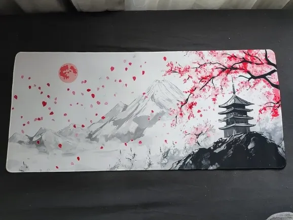 Tapis XXL japonais encre et cerisier rouge posé à plat, photo d'acheteur